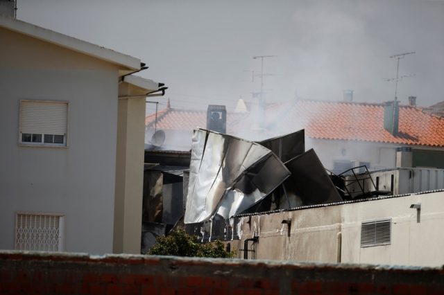 Smoke is seen where a small airplane crashed near a supermarket in a residential area outside Lisbon, Portugal April 17, 2017. REUTERS/Rafael Marchante