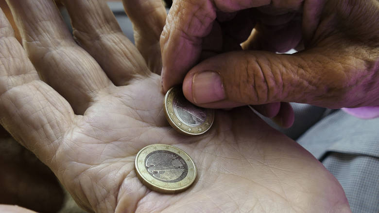 Ηλεκτρονικά οι αιτήσεις στον ΕΦΚΑ για τις μειώσεις στις συντάξεις