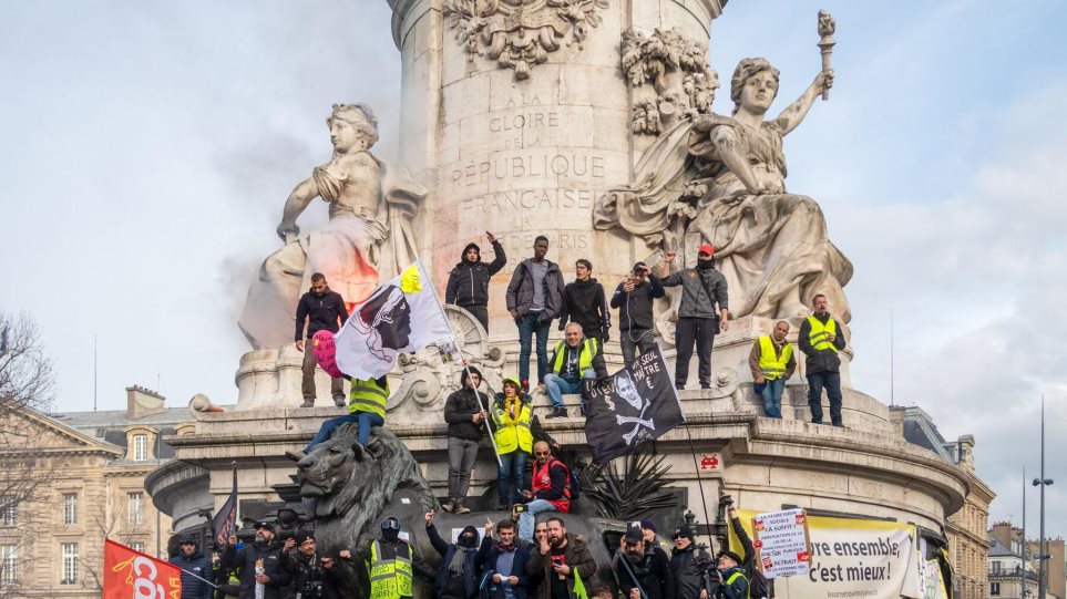 Διαδηλώσεις Γαλλία: Ακίνητα τα συνδικάτα – «Αγώνας» για το συνταξιοδοτικό