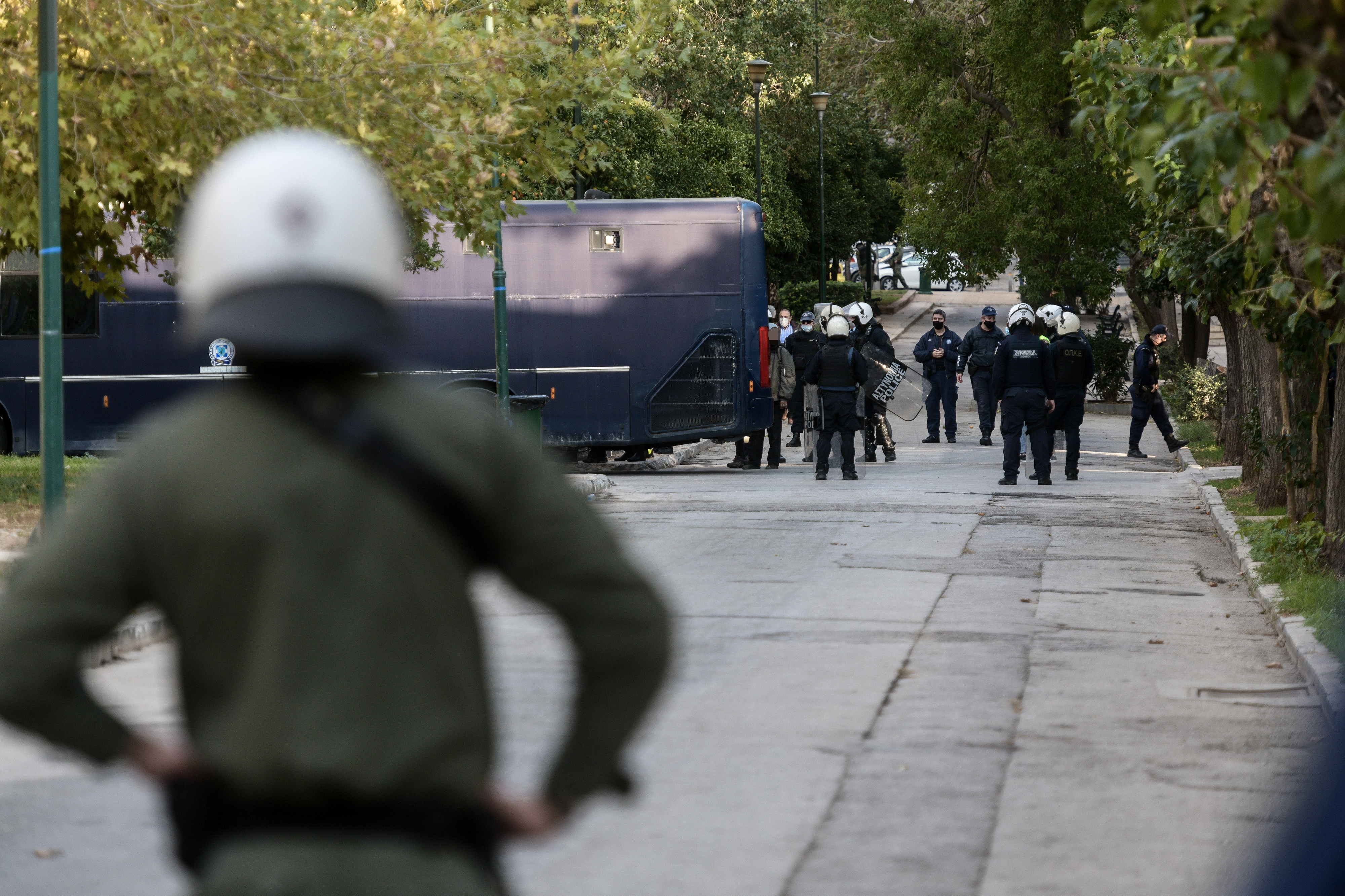 Πολυτεχνείο ΜΑΤ επεισόδια: Σε προσαγωγές ατόμων προχώρησαν οι Αρχές