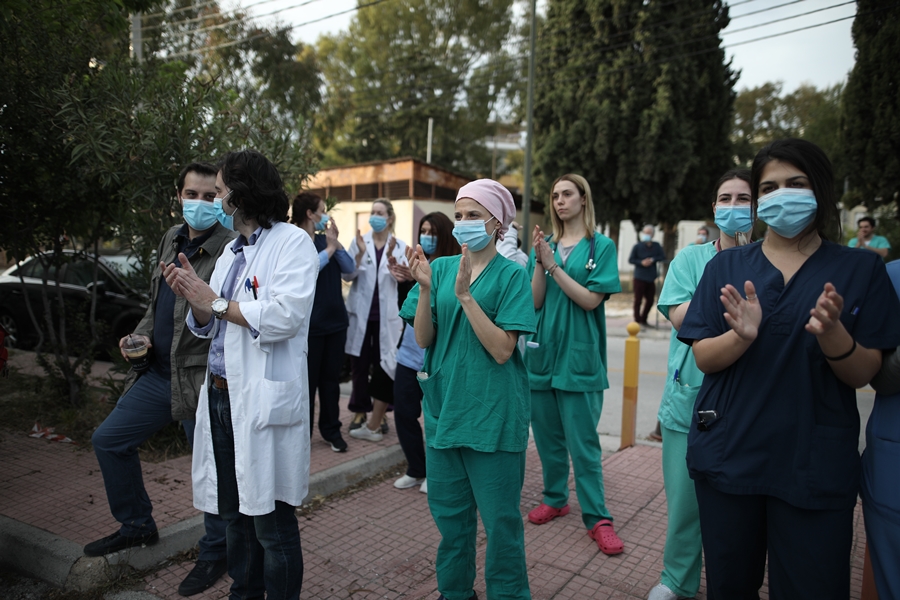 Εθελόντριες νοσηλεύτριες: Αναχωρούν για Θεσσαλονίκη