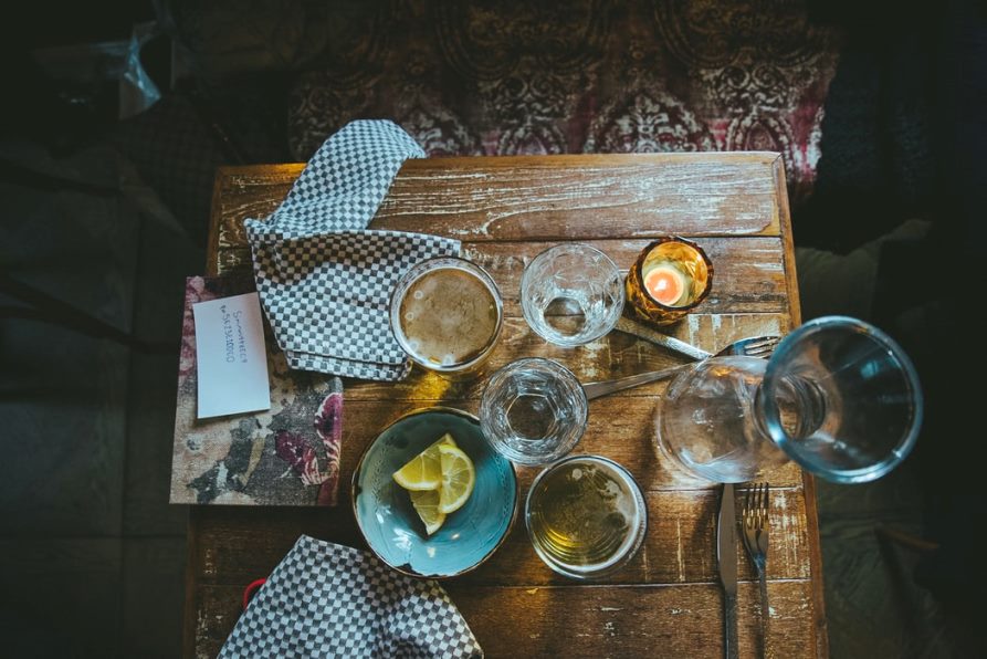 Κορονοϊός αλκοόλ: Ο αυξημένος χρόνος παραμονής εντός οικίας αποτελεί παράγοντα στρες