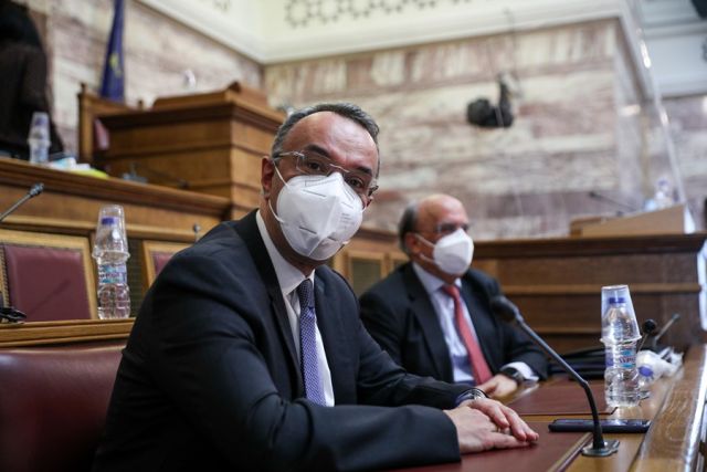 Χρήστος Σταικούρας στη Βουλή με μάσκα