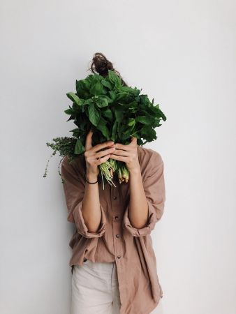 Γυναίκα πράσινα λαχανικά 