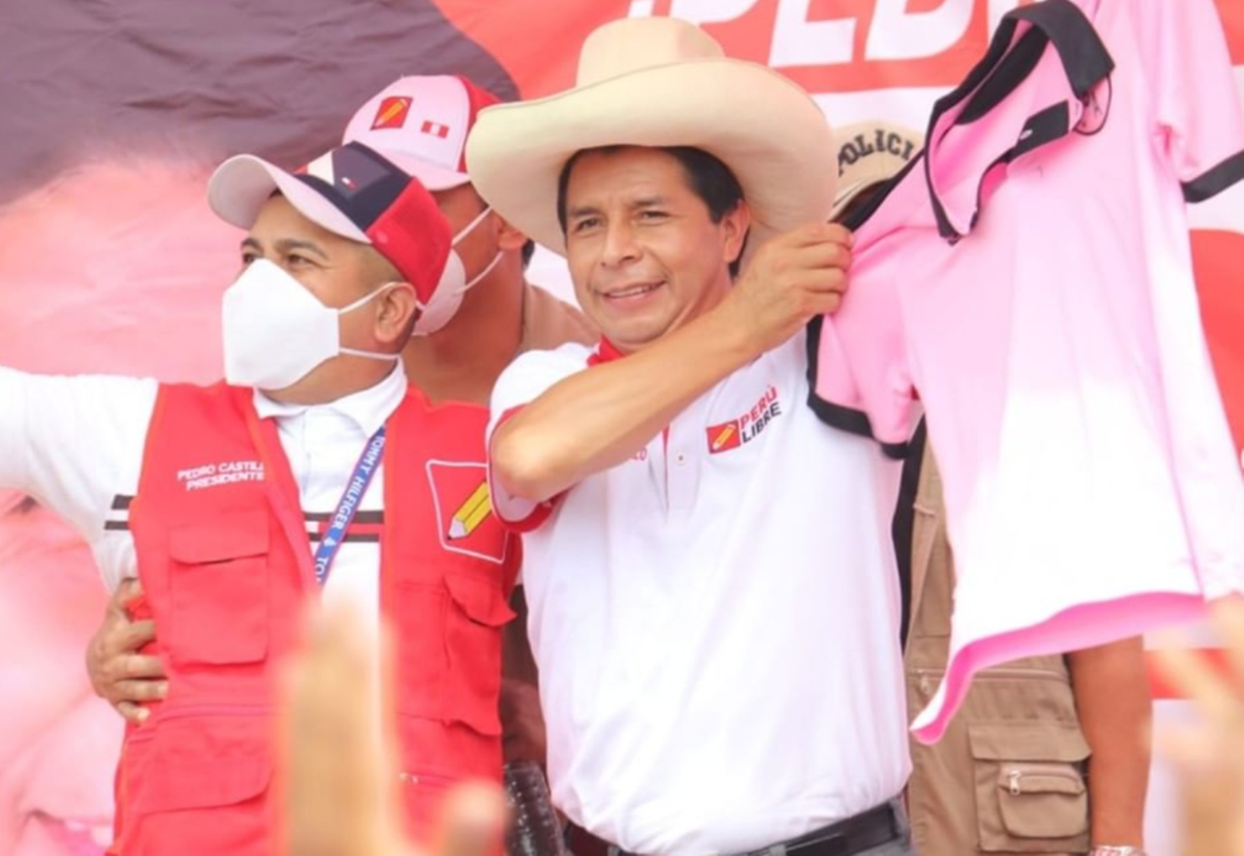 Εκλογές Περού: Ο Πέδρο Καστίγιο γιορτάζει τη νίκη του πριν βγουν τα αποτελέσματα
