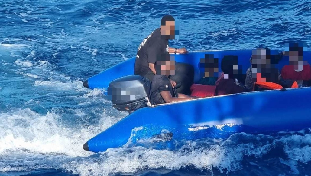 Διάσωση 13 μεταναστών στη Σάμο – Σύλληψη διακινητή (βίντεο)