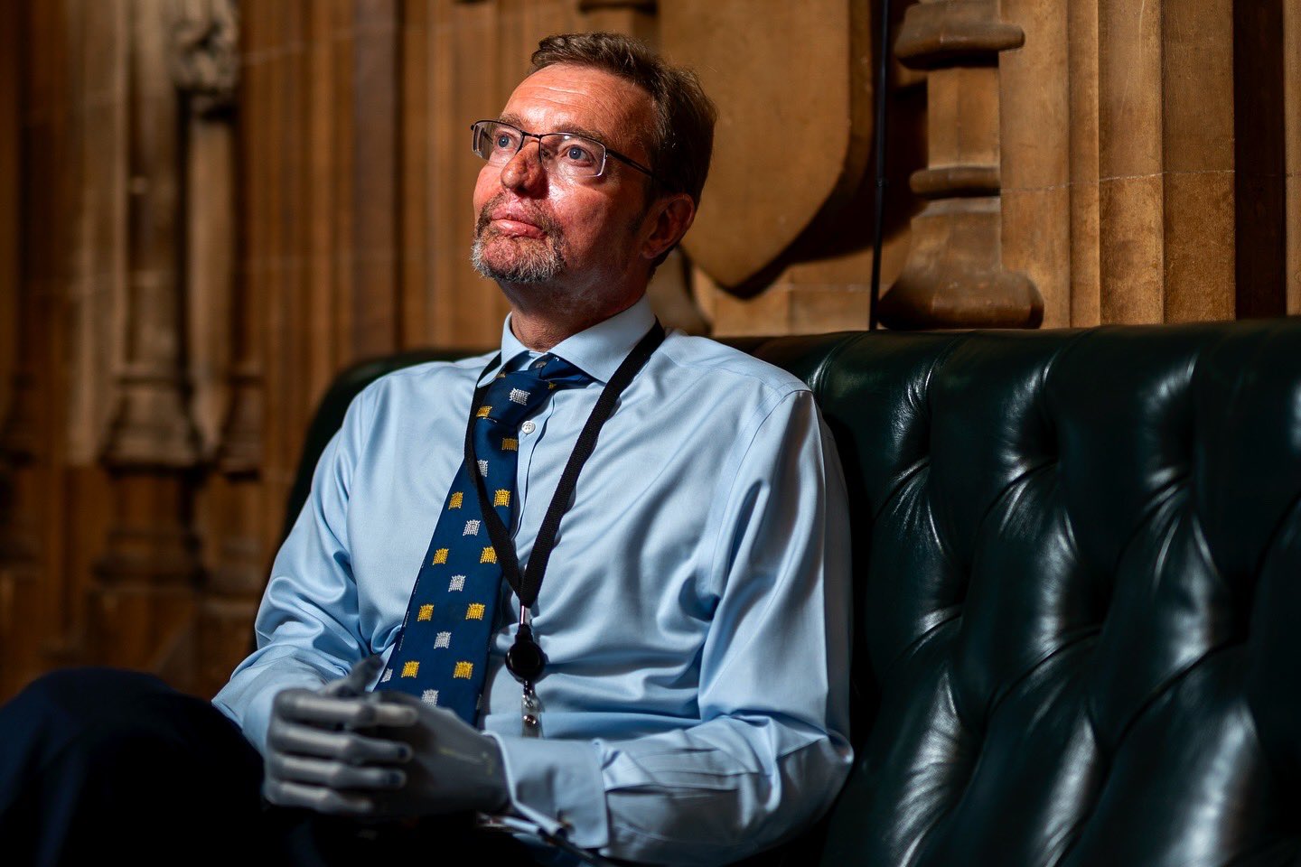 Ο βουλευτής χωρίς χέρια και πόδια: Ο Κρεγκ Μακίνλεϊ επέστρεψε στο κοινοβούλιο