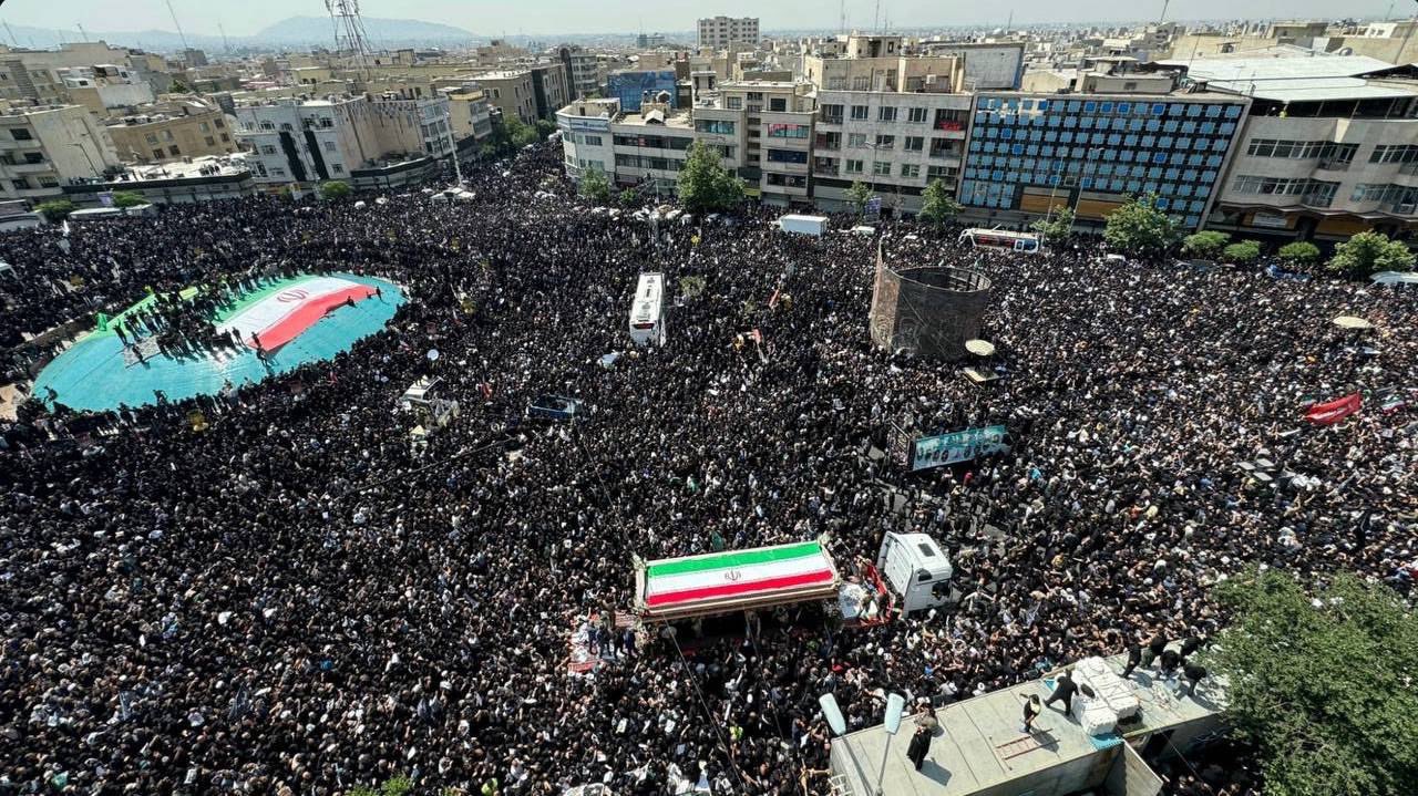 Κηδεία Ραϊσί: Ιρανοί στους δρόμους με συνθήματα κατά των ΗΠΑ