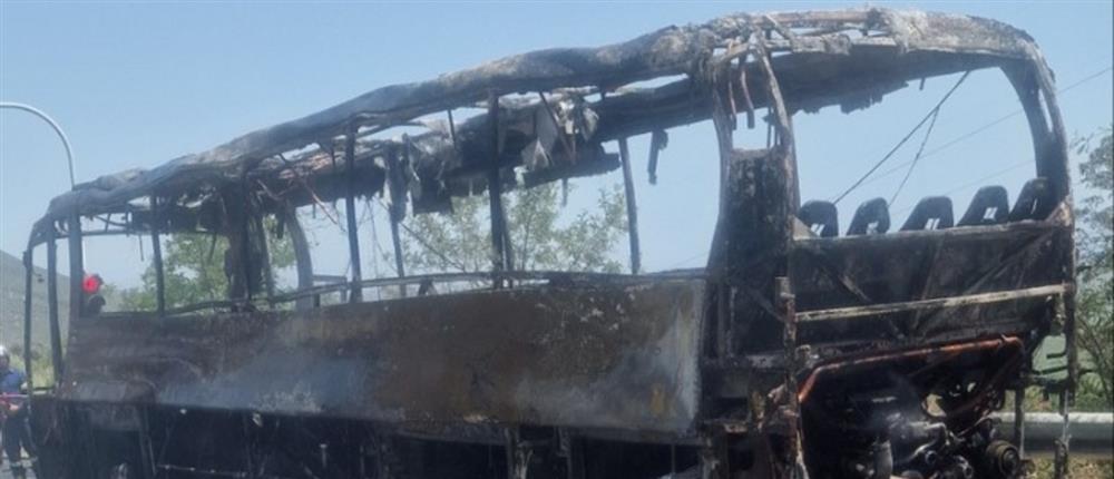 Φωτιά σε λεωφορείο – Εθνική: Εκρήξεις και κυκλοφοριακό χάος