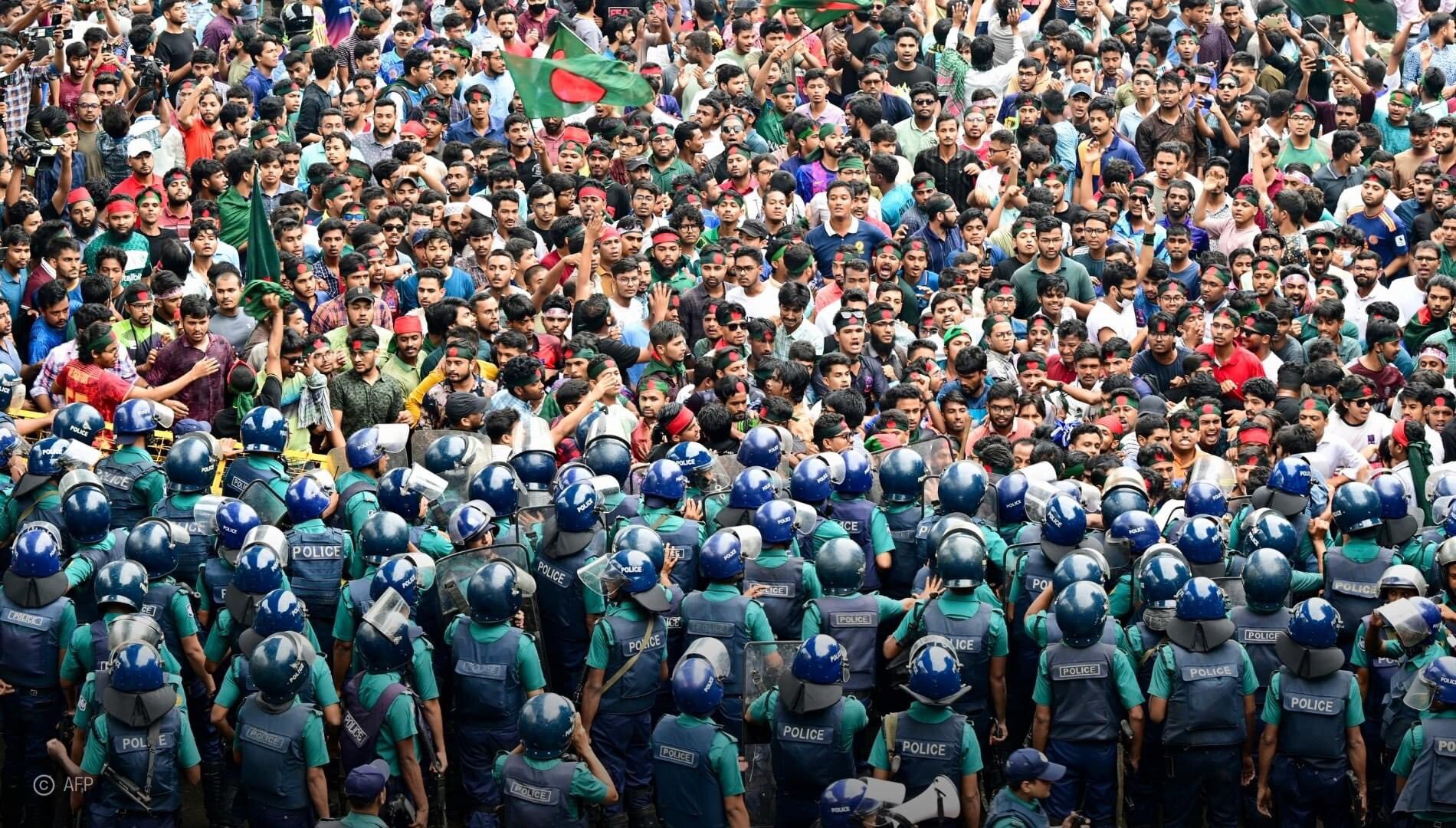 Μπανγκλαντές επεισόδια: Παρατείνεται η απαγόρευση κυκλοφορίας