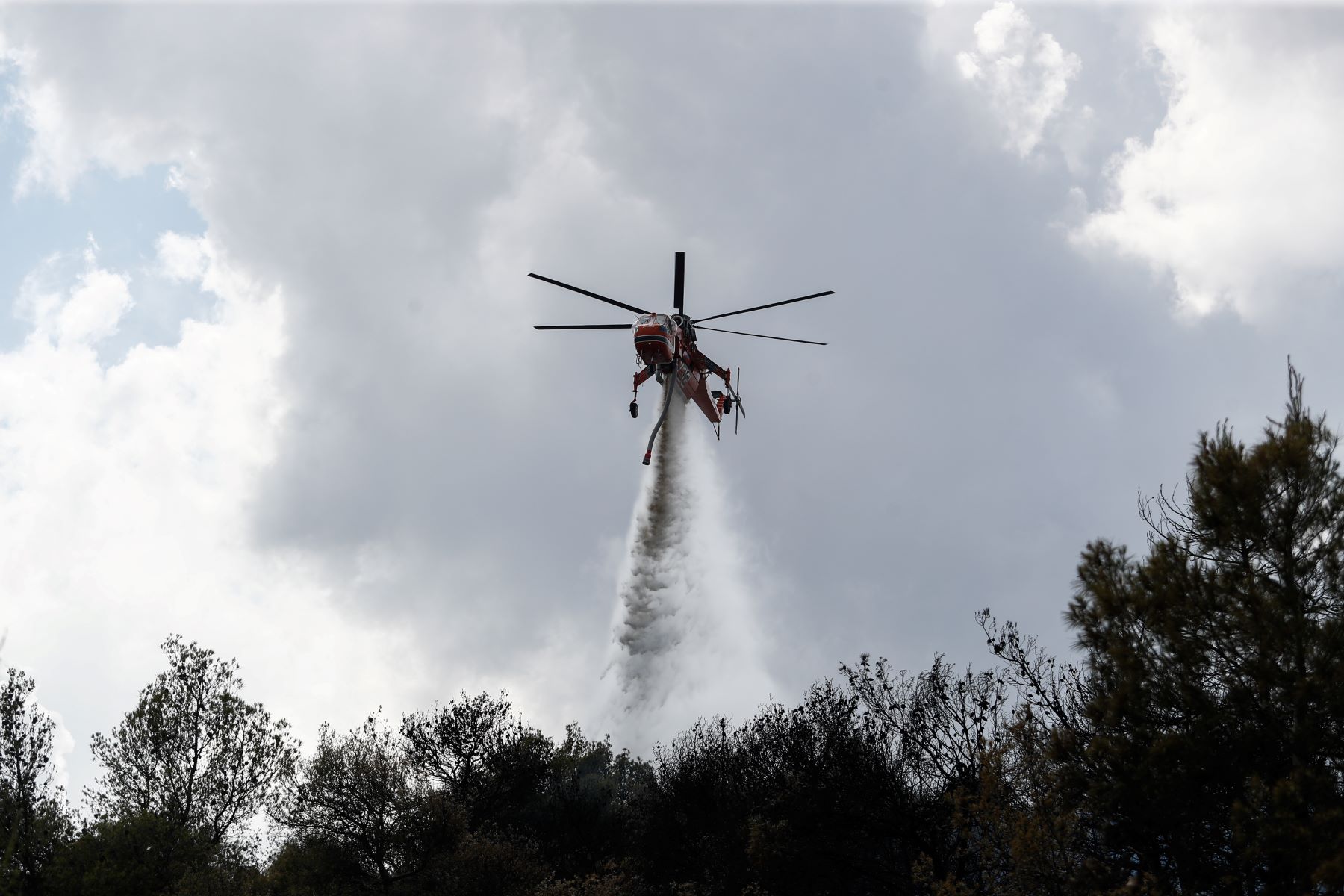 Φωτιά Λέσβος τώρα: Επιχειρούν οκτώ αεροσκάφη και ένα ελικόπτερο