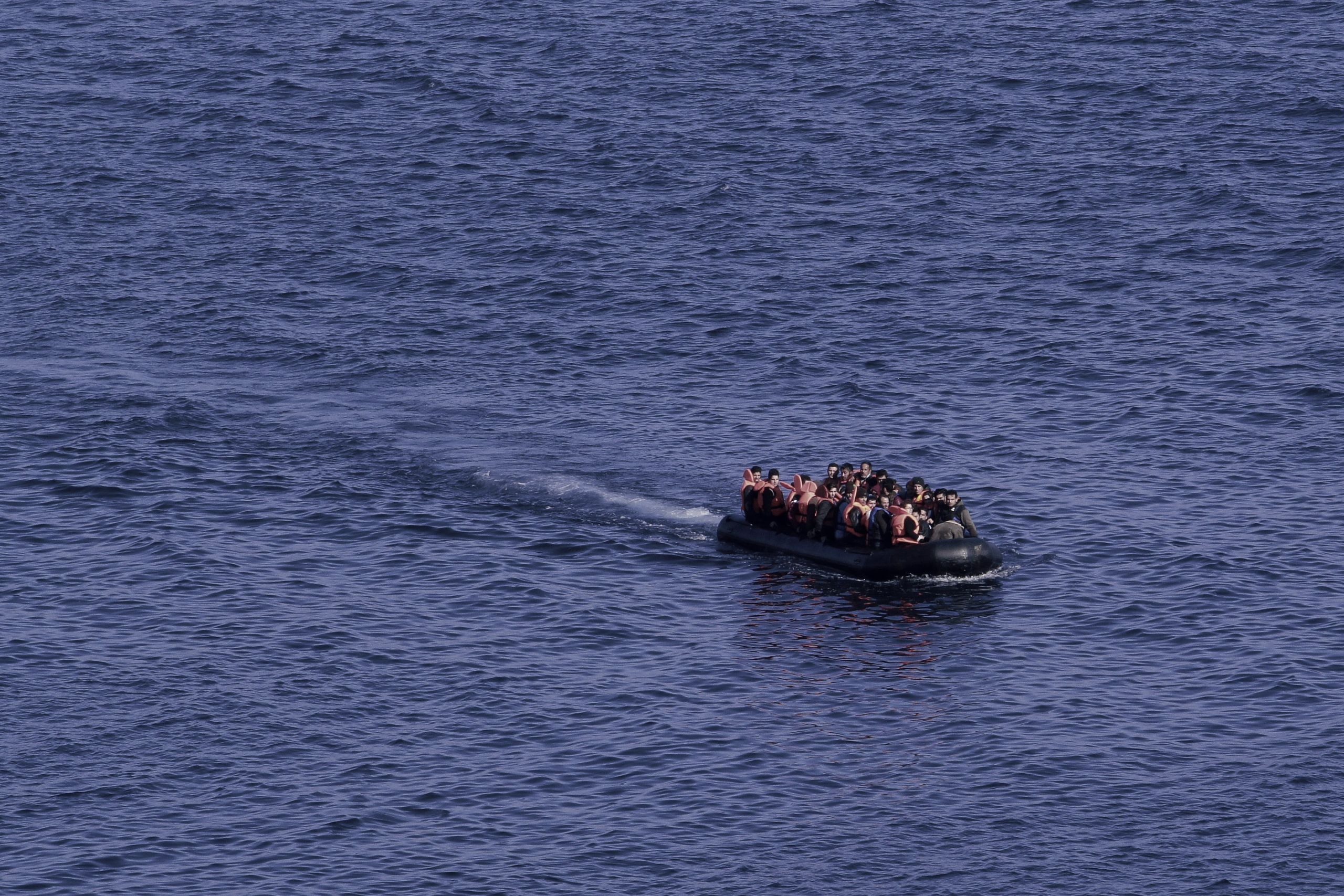 Μετανάστες Ηράκλειο Κρήτης: “Απόβαση” στην παραλία!