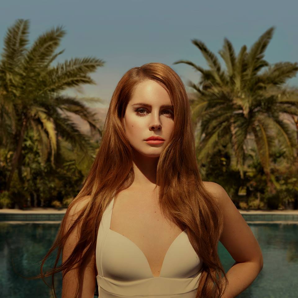 Lana Del Rey: Ποιος είναι ο ξεναγός που κατάφερε να φορέσει βέρα στην τραγουδίστρια