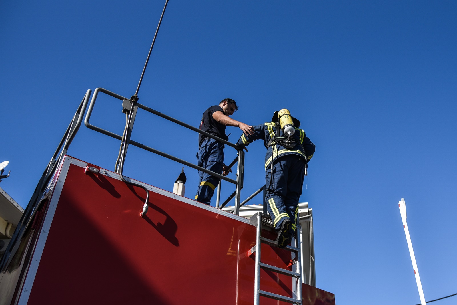 Φωτιά σε σπίτι στην Καστοριά: Σοφίτα σπιτιού τυλίχτηκε στις φλόγες στο Δισπηλιό