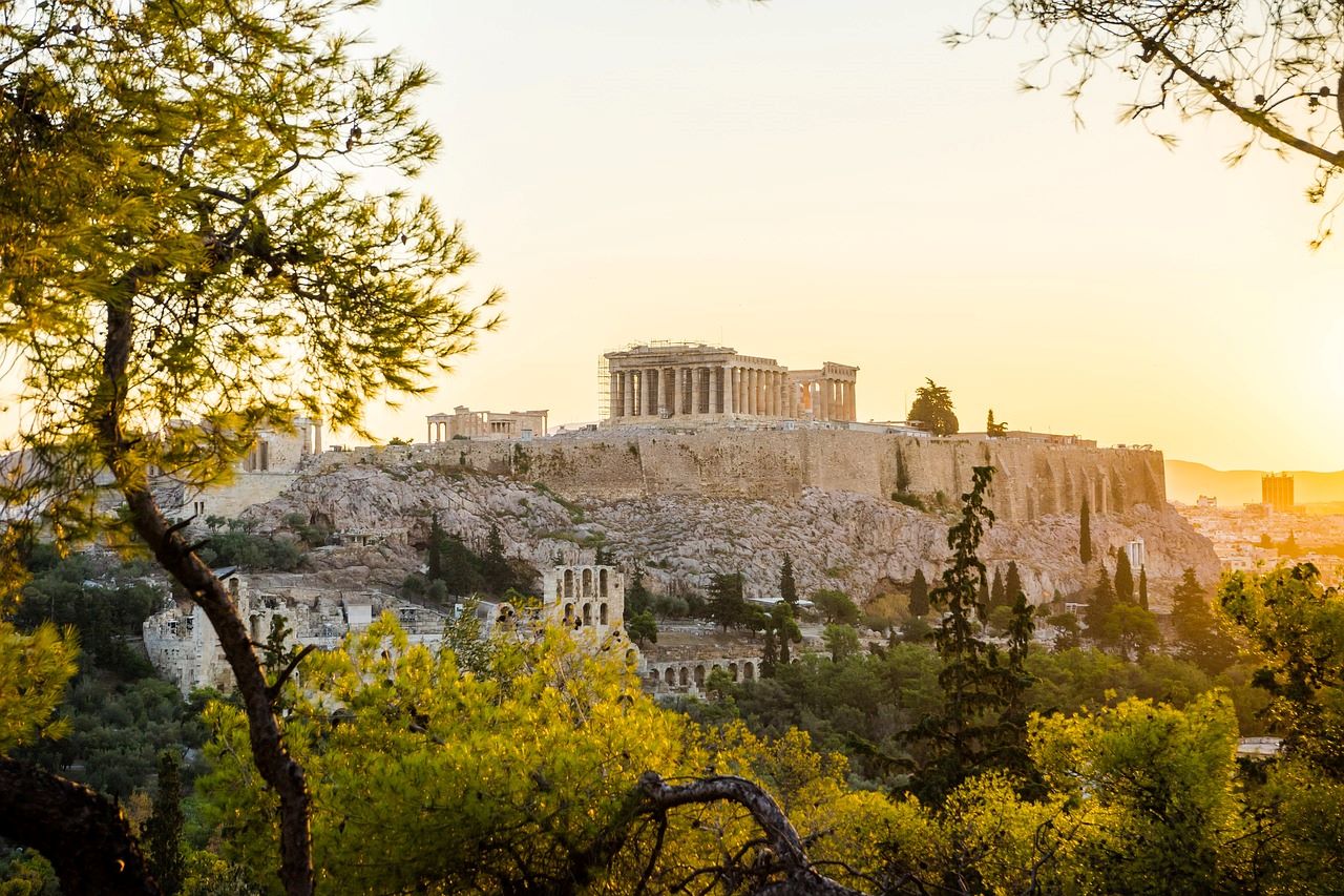 Ιστορικό υψηλό για τον ελληνικό τουρισμό το 2024: Τέσσερεις μελέτες προβλέπουν την πορεία του το 2025