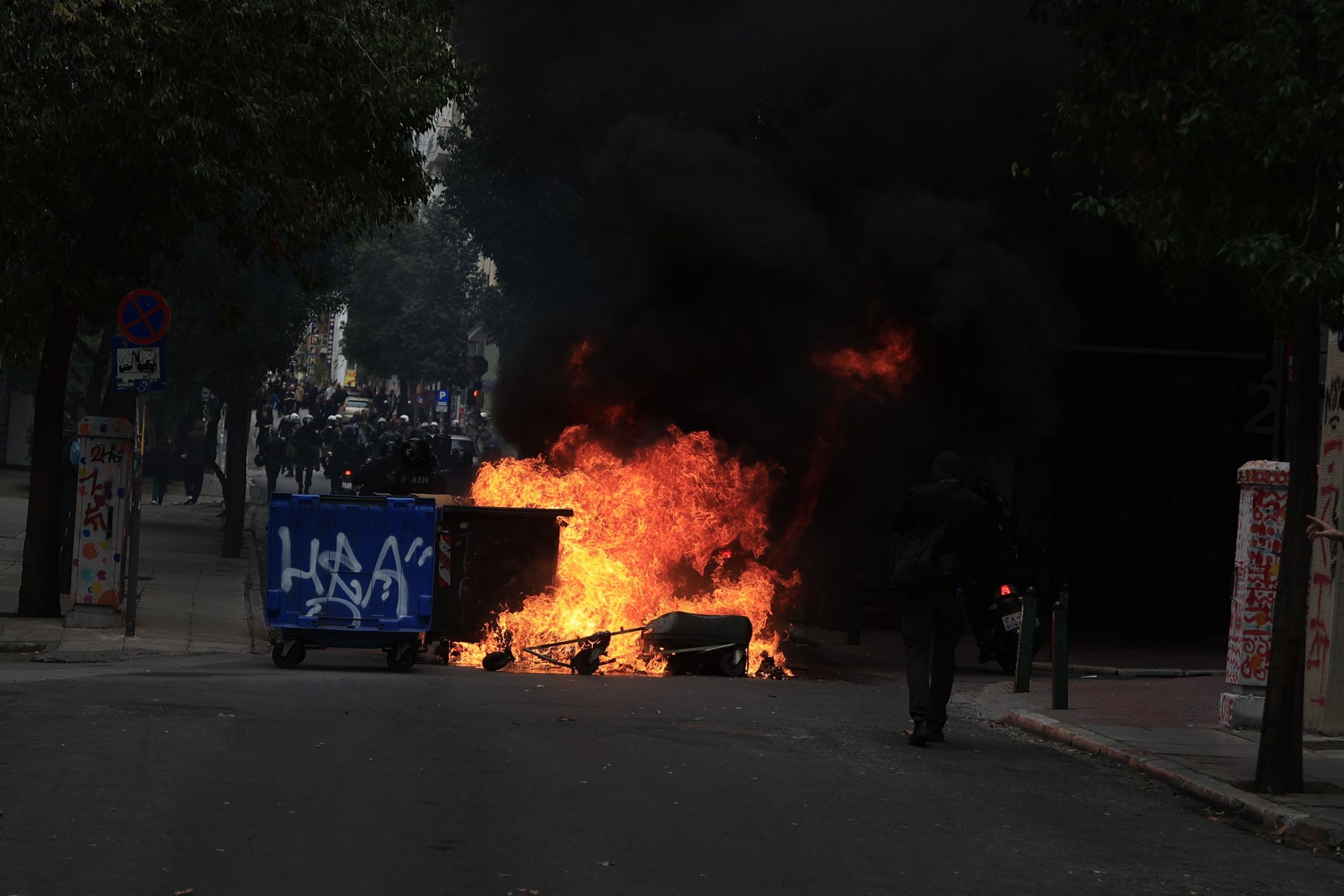 Επεισόδια στην Αθήνα – Τέμπη: Τραυματίστηκε ο φωτορεπόρτερ Ορέστης Παναγιώτου